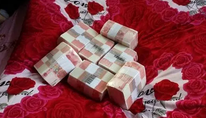 彩礼钱怎么给女方家 订婚当天给彩礼钱合适-小麦知识