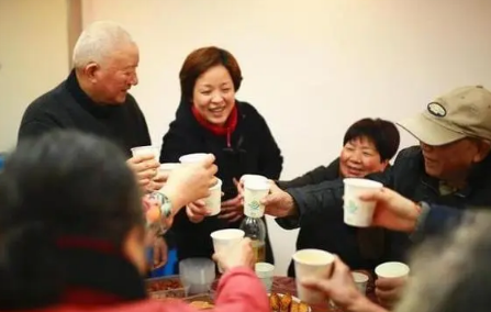 2023过年走亲访友聚会有必要吗 过年走亲访友拿什么礼物-小麦知识