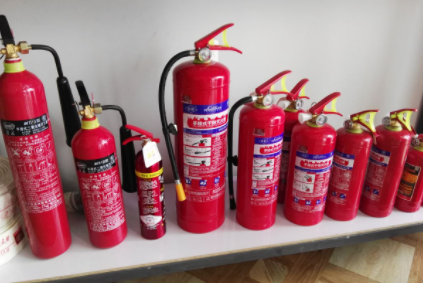 灭火器有几种颜色 灭火器为什么是红色的-小麦知识