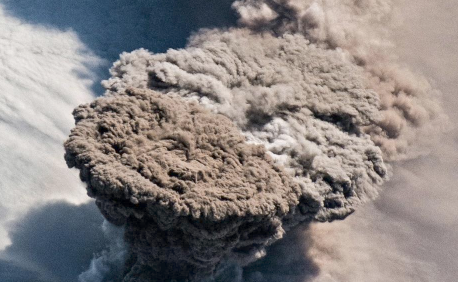 火山爆发后的火山灰有毒吗 火山灰其实不是灰是什么-小麦知识