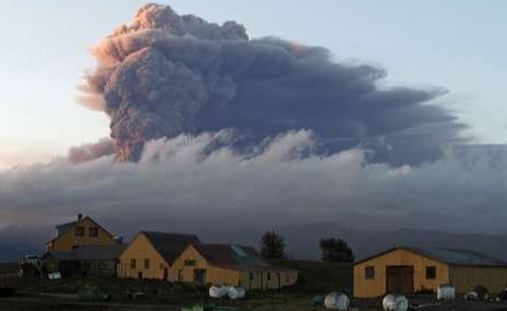 火山爆发后的火山灰有毒吗 火山灰其实不是灰是什么-小麦知识