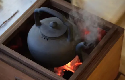 围炉煮茶用木材烧可以吗 围炉煮茶要多少炭火-小麦知识