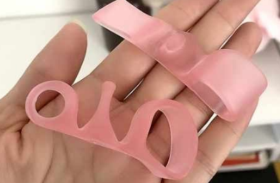 抖音上的脚趾环晚上睡觉可以戴吗 抖音上的脚趾环每天带多久-小麦知识