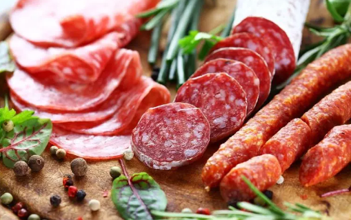 灌香肠用肉馅还是肉块 灌香肠用肉丝好还是肉片好-小麦知识