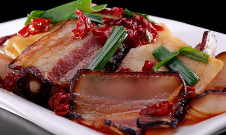 腊肉吃了喉咙痛是什么原因 吃了腊肉嘴巴里咸怎么办-小麦知识