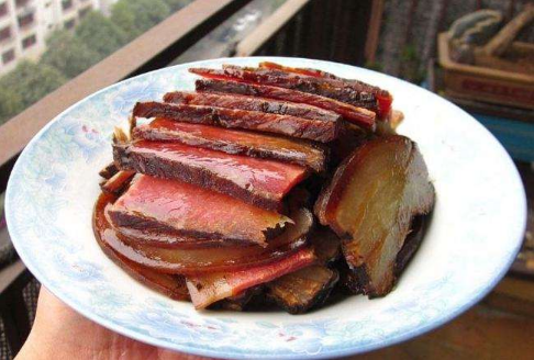 腊肉切片蒸还是整块蒸好吃 腊肉是切了蒸还是蒸了切-小麦知识