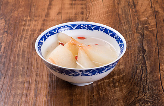 煮梨水用开水还是冷水 煮梨水用热水还是凉水-小麦知识