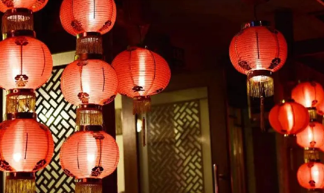 灯笼过小年就挂吗2023 春节灯笼什么时候挂好-小麦知识
