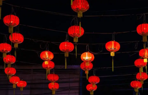 2023过年店铺门口挂几个灯笼 过年店铺门口挂灯笼有啥说法没-小麦知识