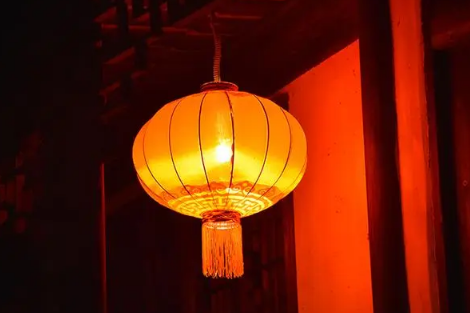 2023过年店铺门口挂几个灯笼 过年店铺门口挂灯笼有啥说法没-小麦知识