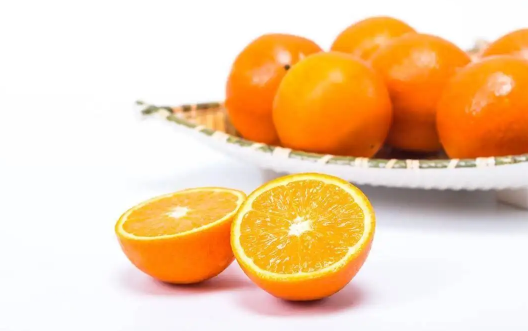 盐蒸橙子一次吃几个 盐蒸橙子一次可吃2个吗-小麦知识