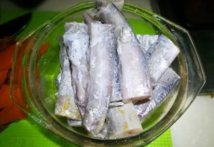 包装带鱼段两侧发黑了能吃吗 包装带鱼段两侧发黑了怎么处理-小麦知识