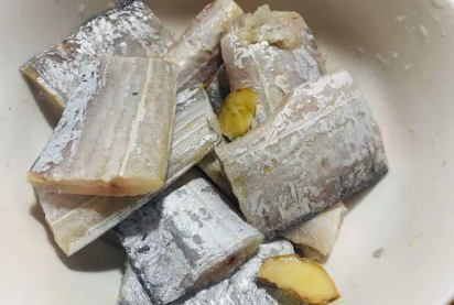 包装带鱼段两侧发黑了能吃吗 ​包装带鱼段两侧发黑了怎么处理-小麦知识