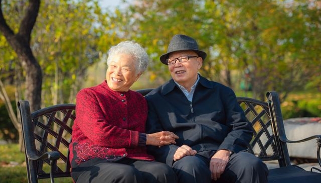 老年人身上为什么会有一股老人味 为什么老人身上有老人味-小麦知识
