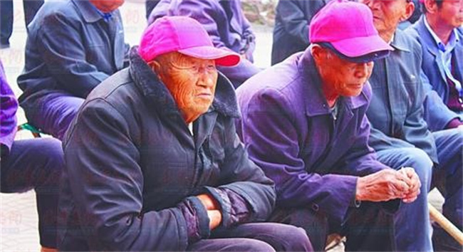 老年人身上为什么会有一股老人味 为什么老人身上有老人味-小麦知识