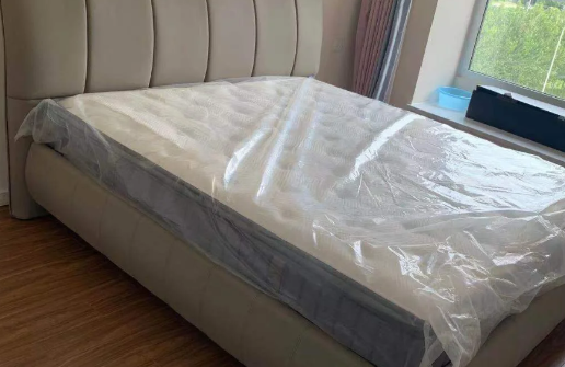 新床垫塑料膜不拆会有甲醛吗 床垫塑料膜十年没撕有毒吗-小麦知识