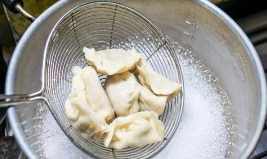 饺子开锅以后多长时间才能好 饺子开锅后煮多久能熟-小麦知识