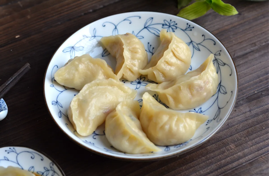 蒸饺是水开了再放饺子还是凉水放饺子 蒸饺子是等水开了再放饺子还是什么-小麦知识