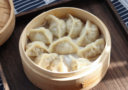 蒸饺子放什么不粘的方法 蒸饺子垫布用湿的还是干的-小麦知识