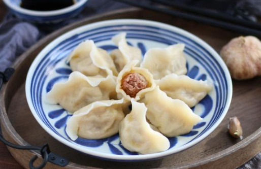 严重冻成一坨的饺子怎么吃 饺子冻成一坨了怎么办-小麦知识