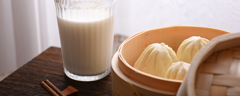 发绿的玻璃是不是劣质 玻璃属于可回收垃圾吗-小麦知识