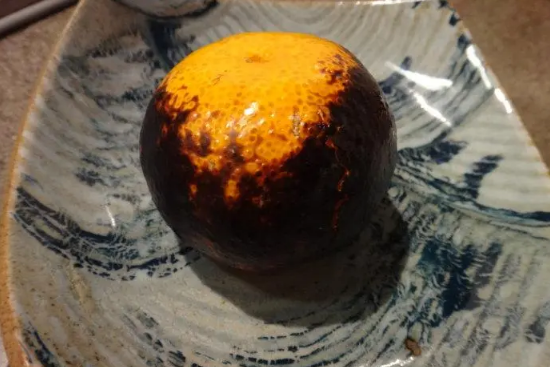 烤橘子止咳带皮吃吗 烤橘子带皮吃止咳效果好吗-小麦知识