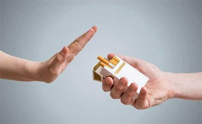 吸烟的男人护肤须注意隔离和清洁 教你男士吸烟者如何护肤-小麦知识