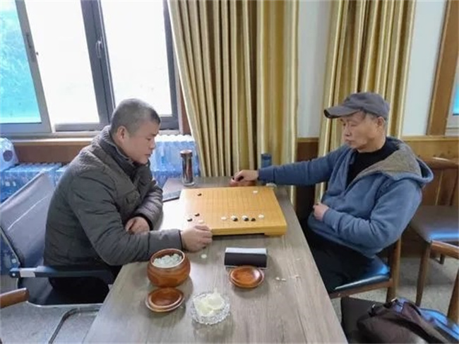 介绍老人下围棋有哪些好处 老年人下围棋的好处有哪些-小麦知识