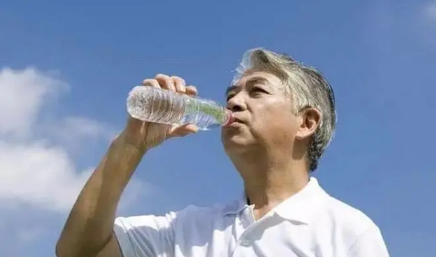 喝的电解质水吐了怎么办 电解质水真的喝不下了怎么办-小麦知识