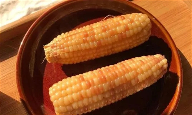 苞米要煮好变褐色了还能吃吗 玉米煮熟后呈褐色时可以吃吗-小麦知识