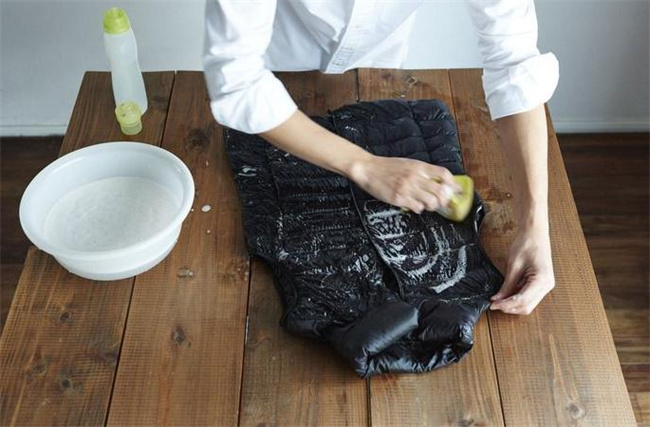 冬天羽绒服清洗小妙招 冬天羽绒服要怎么洗-小麦知识