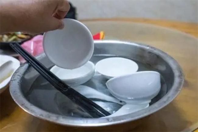 饭前烫餐具能消毒吗 饭前烫餐具能不能消毒-小麦知识