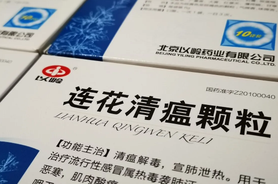 连花清瘟颗粒是冲水喝还是直接吃 连花清瘟颗粒是泡水喝还是口服-小麦知识