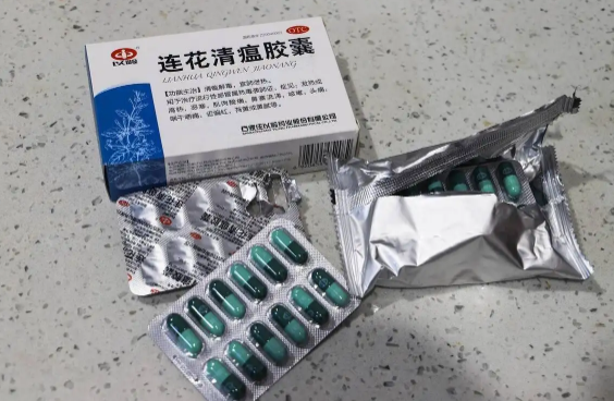 连花清瘟颗粒和胶囊哪个适合小孩吃 连花清瘟胶囊和颗粒哪个适合幼儿-小麦知识