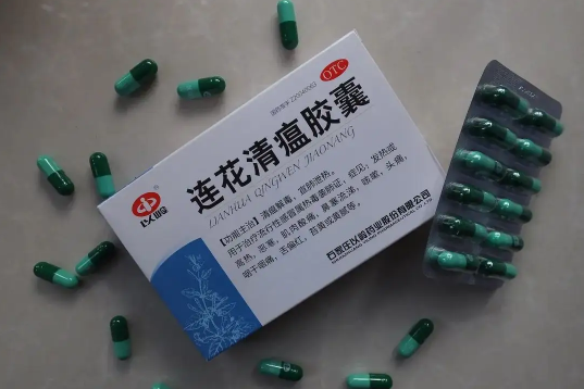 连花清瘟胶囊哺乳期怎么吃 哺乳期吃连花清瘟吃几颗合适-小麦知识