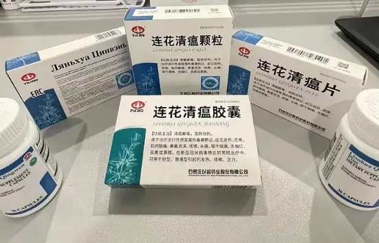 連花清瘟膠囊和連花清瘟顆粒不可以同時吃,同時吃會導致服用藥物過量