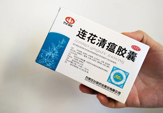 连花清瘟胶囊吃完后嗓子灼烧发热是什么情况 连花清瘟胶囊吃完后嗓子有灼热是什么原因-小麦知识