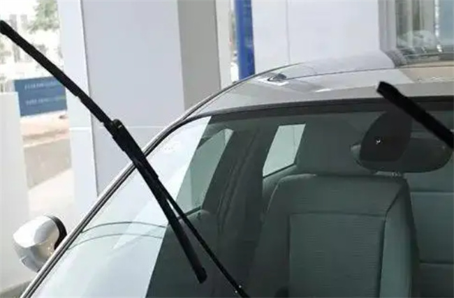 为什么有的车后面没有雨刮器 为什么有些车的后部没有雨刷-小麦知识