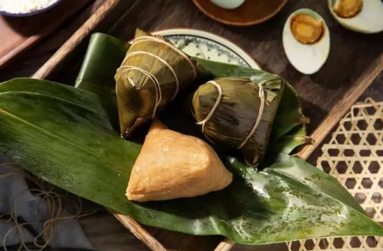 粽子煮熟捞出来为什么颜色不好看 粽子煮出来为什么不绿-小麦知识