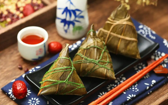 煮粽子水要没过粽子多高 煮粽子水要放多少合适-小麦知识