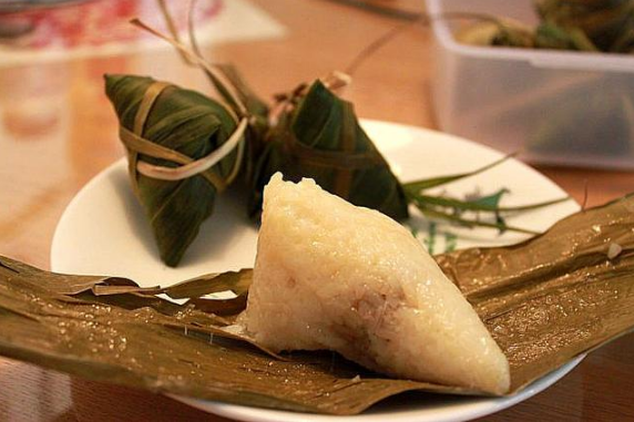 速冻粽子是冷水下锅还是热水下锅 速冻粽子用热水煮还是冷水煮-小麦知识